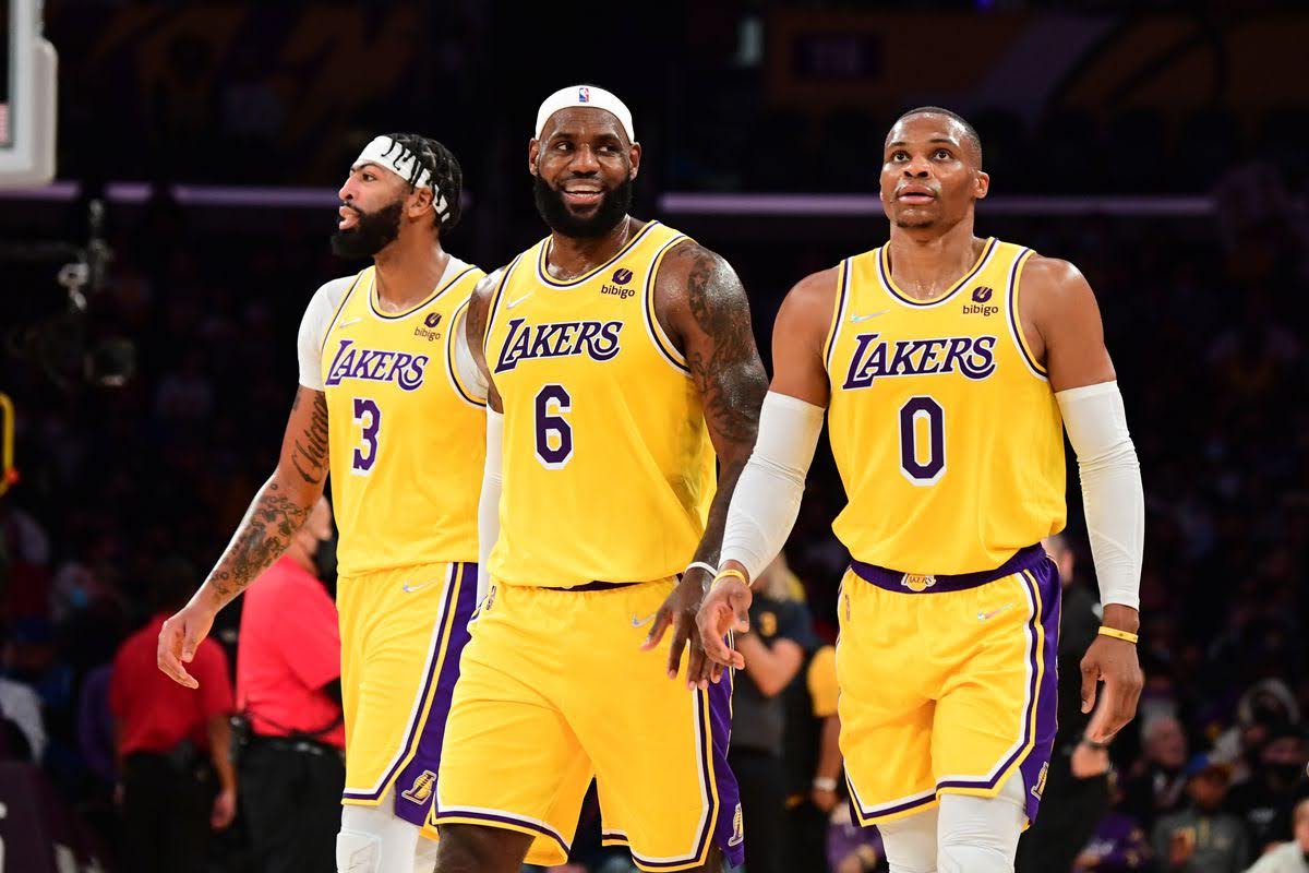 Read more about the article Lakers’ Road Ahead: Navigating the Challenging Schedule